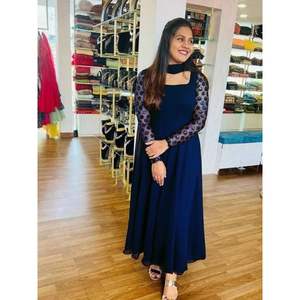 TOP DE TRAVAIL BRODÉ GEORGETTE À LA MODE AVEC DUPATTA BLEU MARINE - Product Image 1