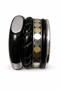 Bracelets de luxe faits à la main en résine, métal et bois, avec des matériaux de première qualité pour des accessoires de mode élégants et distinctifs - Product Image 2