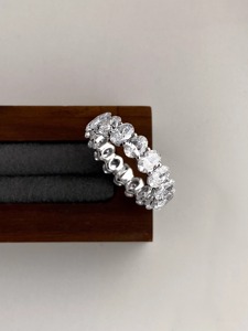 แหวนเพชรทรงรีเพาะเลี้ยงในห้องปฏิบัติการแบบเต็มวง 4.60 กะรัต ทองคำแท้ 14K แหวนแต่งงานเพชรแบบซ้อนได้ แหวนเจ้าสาว เครื่องประดับหรูหรา - Product Image 3