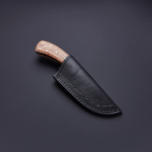 Couteau artisanal personnalisable en acier Damas avec manche en bois Pakka et étui en cuir disponible chez ZA Damascus Maker - Product Image 4