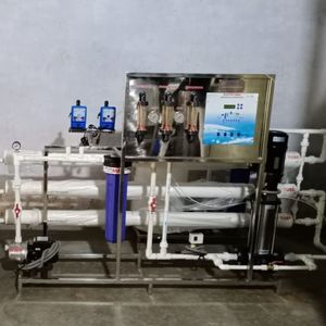 Sistema de Ultrafiltración (UF) AQUASHAKTI ASWS-UF 2000 LPH, Planta de Tratamiento de Agua Industrial, Rodamiento de Motor, Capacidad de 2 M³/h - Product Image 3