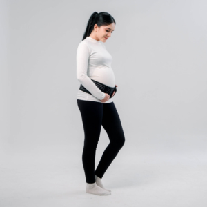 Ceinture de grossesse avec double velcro robuste et matière respirante et élastique : confortable et sûre pour les femmes enceintes - Product Image 5