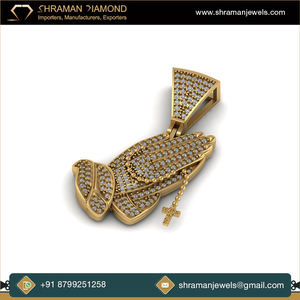 Pendentif Croix Unisexe en Or 10K Personnalisé avec Mains en Prière et Diamants Moissanite VVS, Breloque Bling Scintillante, Cadeau de Fiançailles - Product Image 2