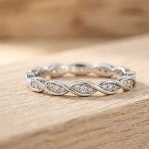 Anillo de Compromiso de Diamante Cultivado en Laboratorio con Certificación IGI, Corte Redondo de 0.18ct, Oro Sólido de 10K, 14K o 18K, Color E, Claridad VVS - Product Image 1