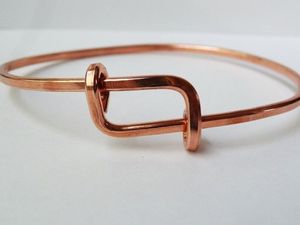 Bracelet en fil de cuivre avec fermoir coulissant à boucle carrée entrelacée, design nœud, bracelet biothérapie - Product Image 1