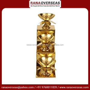 Venta caliente latón Lotus Diyas con tres Diyas en una escalera ideal para el hogar templo Puja en varios diseños y tamaños - Product Image 2