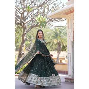 ชุดเลเฮนกาโชลีสีเขียวจาก LIVEWEAR Designer - Product Image 5