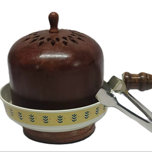 Quemador de incienso de metal plateado pulido hecho a mano con tapa, bandeja recogehumo, soporte decorativo para Dhoop y pinzas metálicas para el hogar/templo - Product Image 1