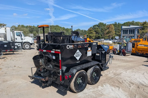 200 Gallon Oil-Jacketed Mastic Asphalt Melter with <b>Hydraulic</b> Horizontal Agitator and Diesels Heating System - Product Image 3