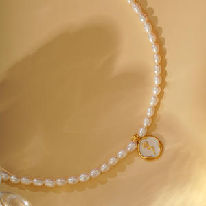 สร้อยคอมุกน้ำจืดฝรั่งเศส 4-5 มม. จี้เคลือบทอง 14K ลายดอกกุหลาบ วินเทจ สร้อยคอจี้แฟชั่นอเนกประสงค์ - Product Image 2