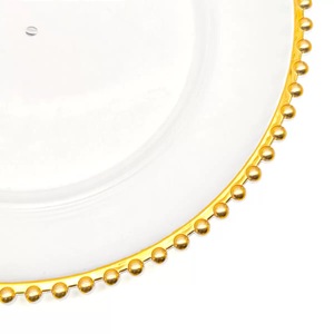 Services de table modernes en porcelaine blanche avec assiettes de présentation à bordure perlée dorée, durables et sans BPA, pour des dîners formels et luxueux - Product Image 4
