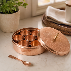 Caja de Masala de Cobre Martillado Hecha a Mano con 7 Recipientes para Especias y Cuchara, Dabba Grabada para Almacenamiento de Especias Indias, Venta al por Mayor OEM - Product Image 4