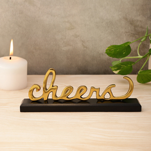 Sculpture de table moderne en aluminium doré avec inscription, statue décorative en métal sur base noire pour salon, thème Famille et Amour - Product Image 1
