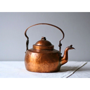 Impresionante tetera de cobre con asa y tapa, beneficios ayurvédicos para la salud, para servir té y café en la mesa de la cocina del hogar. - Product Image 3