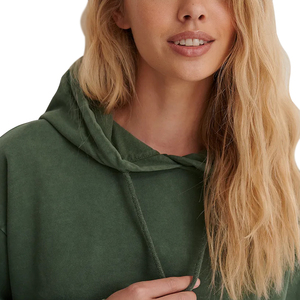 Sudadera cómoda para mujer con efecto acid wash y diseño moderno de corte holgado, ideal para uso casual, gimnasio y aventuras al aire libre. - Product Image 5