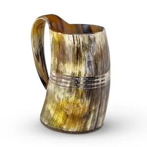 Jarra de Cuerno Vikinga Natural Hecha a Mano con Detalles Tallados y Base de Madera, Auténtica Jarra Medieval para Cerveza y Sidra - Product Image 3