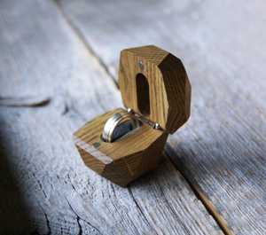 Hot Selling Elegant Box Ring Jewelry Boxes Wooden Irregular Shape Engraved Pine Wood Jewelry Box Organiser for Women's Earrings - Product Image 2