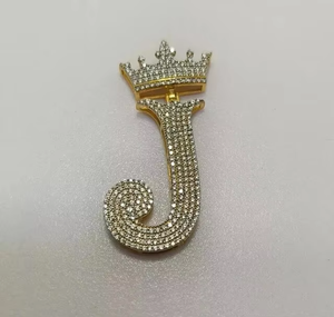 Colgante de Moissanita VVS Hecho a Medida, Colgante Hip Hop Iced Out de Dos Tonos, Colgante Personalizado con Corona y Bail, Colgante con Inicial para Regalos - Product Image 5