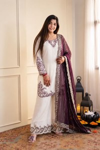 Ensemble de salwar kameez palazzo traditionnel blanc brodé pour femmes avec dupatta bleu clair - Product Image 3