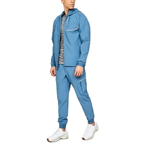 Ensemble de survêtements pour hommes avec logo personnalisé, coupe-vent en nylon, pour la vente en gros - Product Image 1