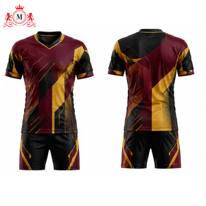 ชุดเสื้อฟุตบอลสีแดงเลือดหมูพร้อมกางเกงขาสั้นสำหรับผู้ชาย ระบายอากาศได้ดี ผลิตจากโพลีเอสเตอร์ 100% ชุดยูนิฟอร์มฟุตบอลสำหรับผู้ใหญ่ ตรวจสอบด้วยระบบตรวจจับเข็ม - Product Image 6