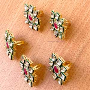 Pulseras Guanghua de diseñador de alta calidad con hermosos anillos con patrón floral y diseño de mang tika para bodas y recuerdos. - Product Image 4