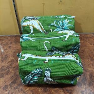 Sac cosmétique rectangulaire grande capacité en coton Kaya Loom avec fermeture éclair, motif floral matelassé, pour fille, lot de 3 pièces - Product Image 1