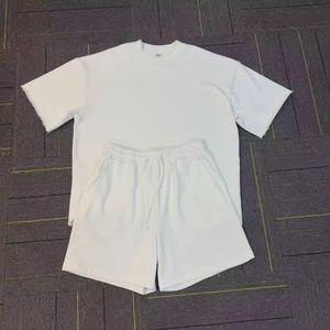 ชุดเสื้อยืดและกางเกงขาสั้นผู้ชาย ผ้าโพลีเอสเตอร์/คอตตอน 260 กรัม ปักลายเรียบง่าย ระบายอากาศได้ดี สไตล์วินเทจ สตรีทแวร์ ทรงหลวม โอเวอร์ไซส์ สำหรับฤดูร้อน - Product Image 4