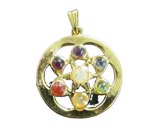 Colgante en forma de corazón de Chakra dorado Artesanía de piedra semipreciosa - Product Image 4