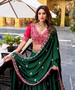 Lehenga Choli en soie semi-cousu pour femme KV, imprimé sérigraphié et brodé (vert) - Tenue traditionnelle de mariage d'automne - Product Image 6