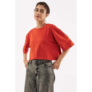 เสื้อยืดครอปทรงบ็อกซี่สำหรับผู้หญิง แขนสั้น ทรงหลวม สไตล์ลำลอง เหมาะสำหรับฤดูร้อน รับทำโลโก้ตามสั่ง มีสีให้เลือกหลากหลาย หลายขนาด ขายส่ง - Product Image 5