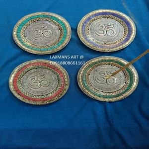 Soleil sculpté en aluminium avec perles colorées Brûleurs ronds/Supports de bâtons d'encens Fournisseur en gros de l'Inde Om Porte-encens - Product Image 1