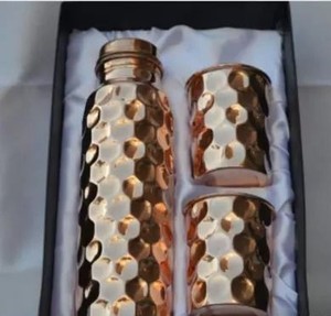 Bouteille d'eau de luxe écologique en cuivre – Articles de boisson tendance pour les magasins de style de vie, les boutiques de cadeaux et les produits de bien-être en ligne - Product Image 4