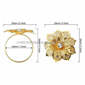 Anneaux de serviette en forme de floraison de haute qualité pour le dessus de table d'hôtel de mariage Design élégant Porte-serviettes en métal doré ou anneau de l'Inde - Product Image 2