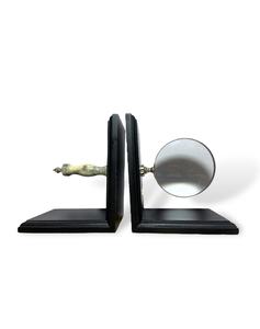 Sujetalibros Clásico Art Deco con Base de Madera, Lupa Integrada y Diseño de Naturaleza Muerta - Product Image 2