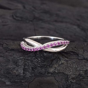 แหวนเงินแท้ 925 คุณภาพสูง ประดับพลอยแซฟไฟร์สีชมพูธรรมชาติ ดีไซน์ทันสมัย ขายดี ประดับเพชรเม็ดเล็กๆ อย่างสวยงาม - Product Image 2