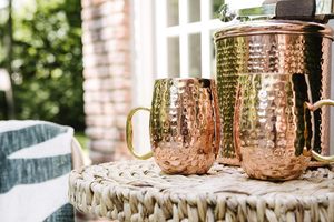 Elegante taza de cobre martillada a mano, elegante vaso para cócteles, mocktails y bebidas frías - Product Image 6