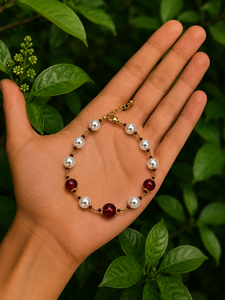 สร้อยข้อมือมุกเทียมชุบทองคลาสสิกและลูกปัดสีแดงสำหรับเป็นของขวัญเครื่องประดับสำหรับผู้หญิง - Product Image 1