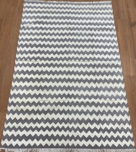 Tapis de sol en coton Dhurrie fait main et durable, tapis tissé doux pour la décoration du salon - Product Image 1