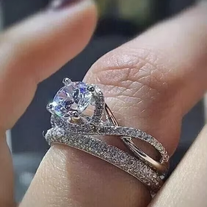 Anillo de Compromiso y Boda de Lujo con Moissanita Vintage, Plata de Ley 925, Chapado en Oro, Diseño Infinito Trenzado con Pavé para Mujer - Product Image 1