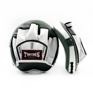 Dernier modèle de gants de boxe personnalisés Twins, 100% cuir véritable de haute qualité, Twins Focus Pads - Product Image 4