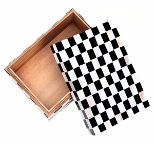 Caja de Joyería Decorativa Moderna Hecha a Mano con Incrustaciones de Hueso, Diseño de Tablero de Ajedrez en Blanco y Negro, Organizador de Joyas para Anillos y Pendientes - Product Image 3