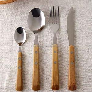 เครื่องใช้บนโต๊ะอาหารโลหะสำหรับตกแต่งพร้อมด้ามไม้เพิ่มเสน่ห์แบบชนบทที่เป็นเอกลักษณ์ให้กับห้องครัวและห้องรับประทานอาหาร - Product Image 1