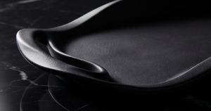 Plateau de service de luxe en métal gris foncé avec poignée profilée, idéal comme centre de table pour salon ou événements, vente en gros - Product Image 4
