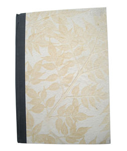 Cuaderno al por mayor con 48 hojas / 96 páginas de papel de algodón reciclado hecho a mano, color crema, con logo y diseño impresos - Product Image 1