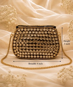 Hermoso Bolso de Mano de Metal Kundan Chapado en Oro Hecho a Mano con Borde Metálico, Bolso de Mano para Mujer para Fiestas Nocturnas - Product Image 2
