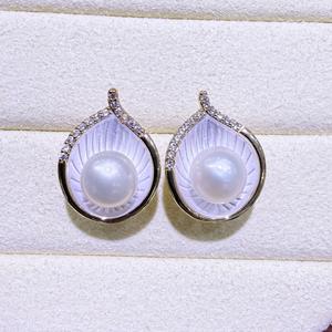 ต่างหูมุกน้ำจืดเคลือบเพชรซิคอนสำหรับผู้หญิง จูจี้ ชุบทอง 14k ลายดอกบัวรูปเกือกม้า อุปกรณ์เสริมแฟชั่นอเนกประสงค์ - Product Image 3