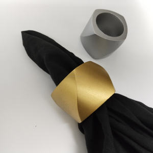 Anneaux de serviette en métal géométriques modernes en finition argent et or Décor de table minimaliste élégant pour les mariages formels et les événements de vacances - Product Image 4