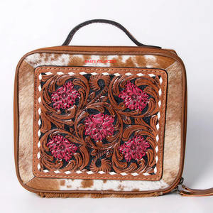 Bolso de mano estructurado para mujer con panel de cuero floral tallado y cremallera, de piel con pelo, ideal para la noche. - Product Image 3