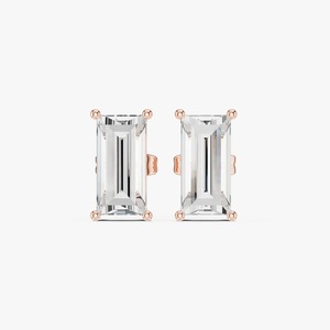 Pendientes de Diamantes Cultivados en Laboratorio con Corte Baguette Recto de 3.71CTW, Oro Amarillo de 9K, 4 Puntas, Joyería Fina al por Mayor OEM - Product Image 3